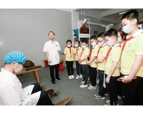 产妇情绪变化对母乳分泌的影响及科学调适